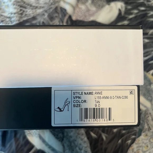 Larroude Annie Sandal - Picture 3 of 4